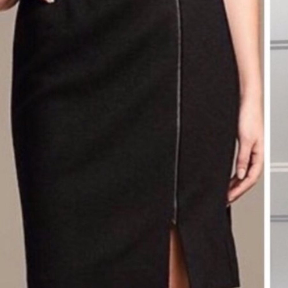 BANANA REPUBLIC Black Wool Skirt with Gold zipper, size 8. EUC.